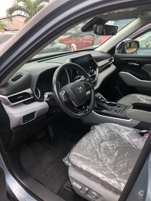Thumbnail 3 of 2021 Toyota Highlander xle